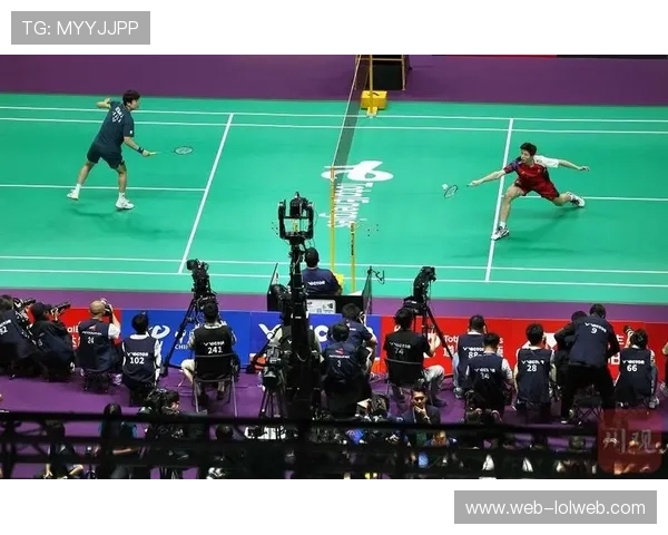 全运会羽毛球男团鏖战至凌晨,孙飞翔脱衣庆祝锁定胜局