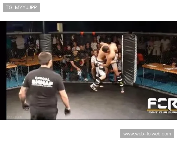 奇马耶夫首回合抱摔成功率分析：十秒内放倒卫冕冠军创纪录