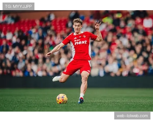 从英冠到英超主力:诺丁汉森林门将特纳的崛起之路 从英冠到英超主力:诺丁汉森林门将特纳的崛起之路